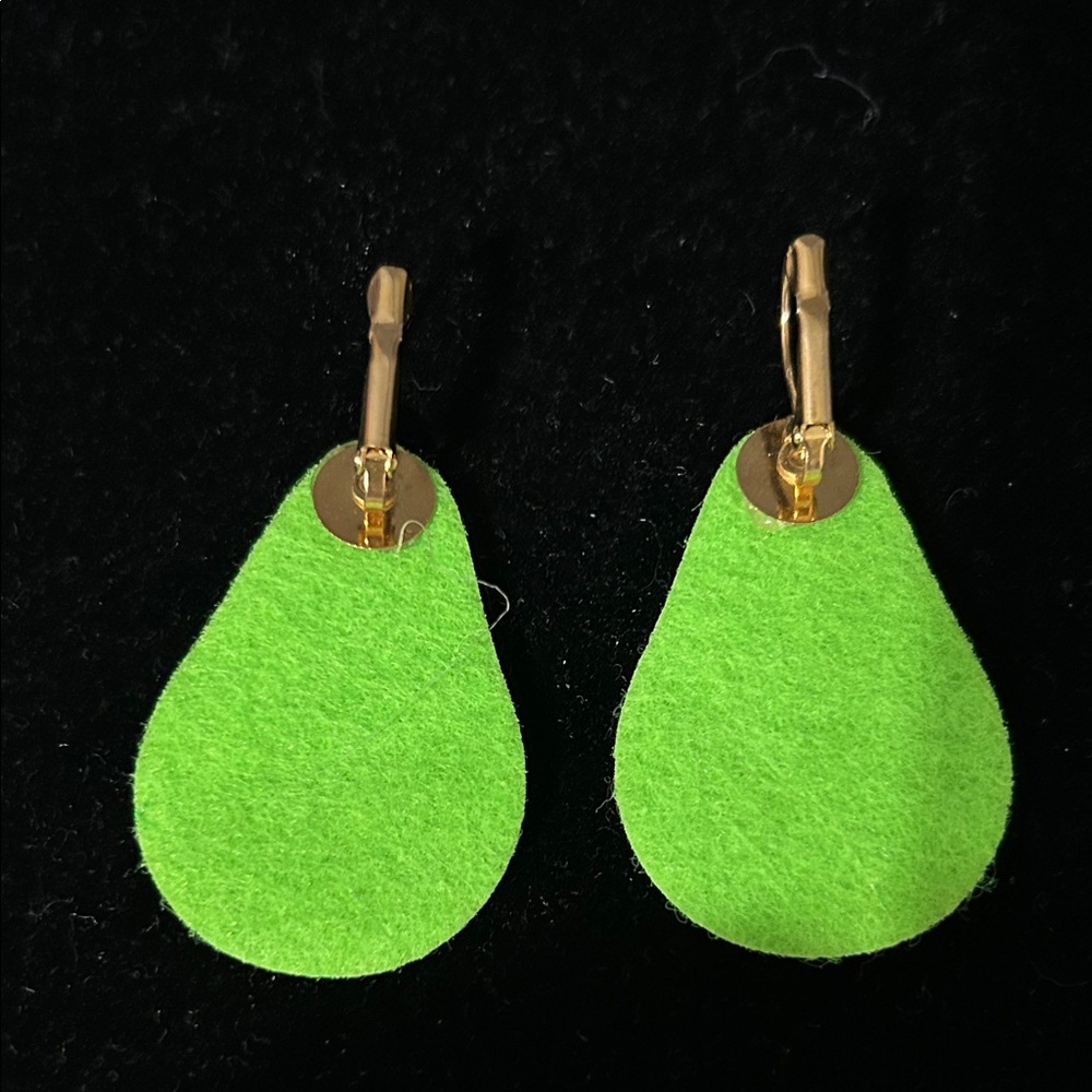 Elegant Avocado Earrings with Green and Gold Accents - Picture 2 of 4